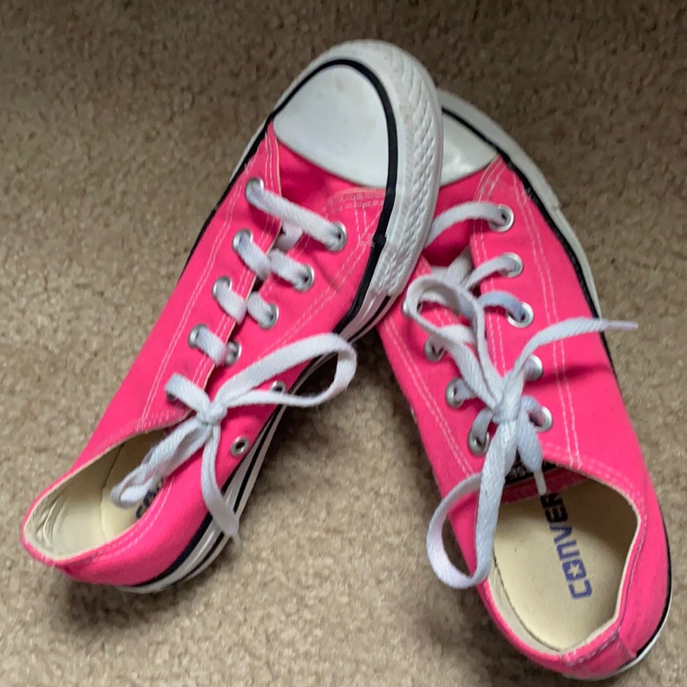 hot pink converse!